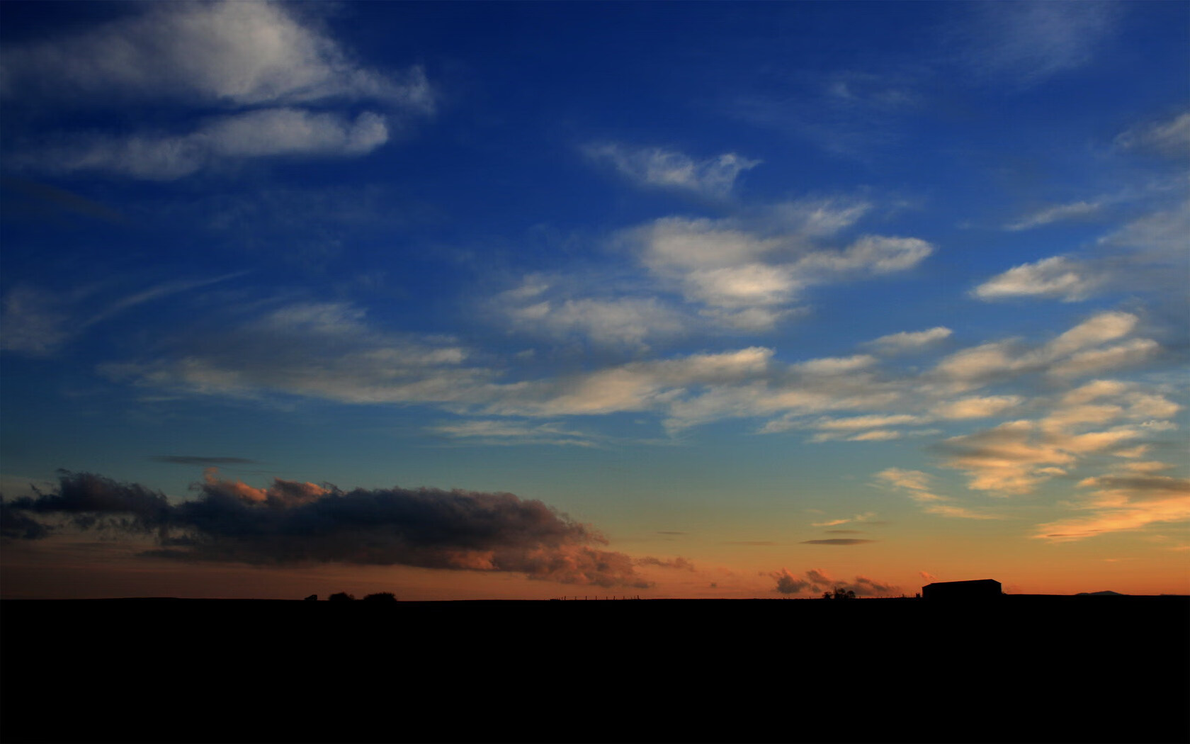 “英超争冠战日趋激烈，榜首球队压力山大”，英超争冠形势